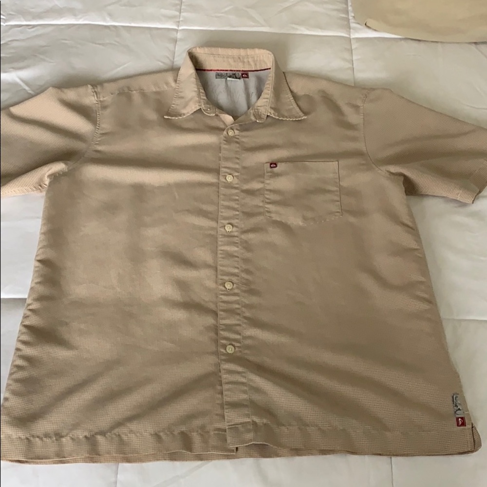 Men’s button down shirt sleeve shirt